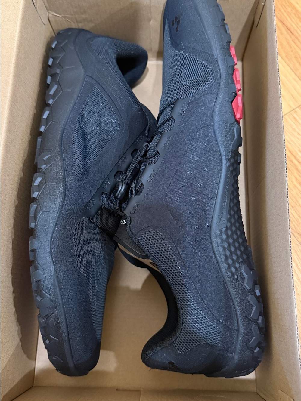 Vivo barefoot Men's Black Minimalist Athletic Trainer - Picture 2 of 7